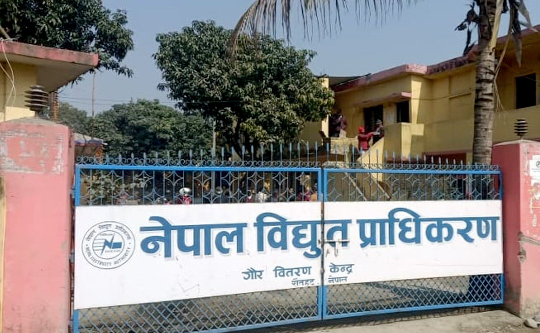 विद्युत महसुल नतिर्नेको धमाधम लाइन काट्दै गौर वितरण केन्द्र, ९ करोड ५५ लाख बक्यौता उठाउन कठोर