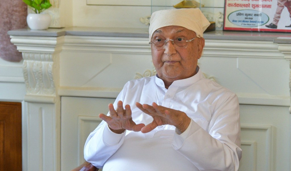 पूर्व प्रधानमन्त्री ओलीको निवेदनमा कारण देखाउ आदेश