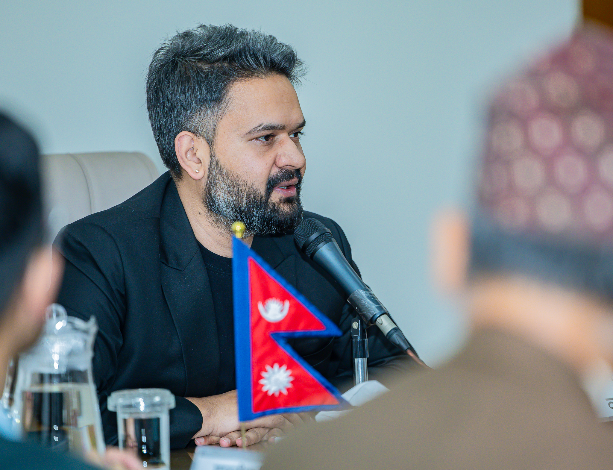 प्रधानमन्त्री शाहको निर्देशनः विश्वविद्यालयबाट दलीय संगठन तत्काल हटाउनु