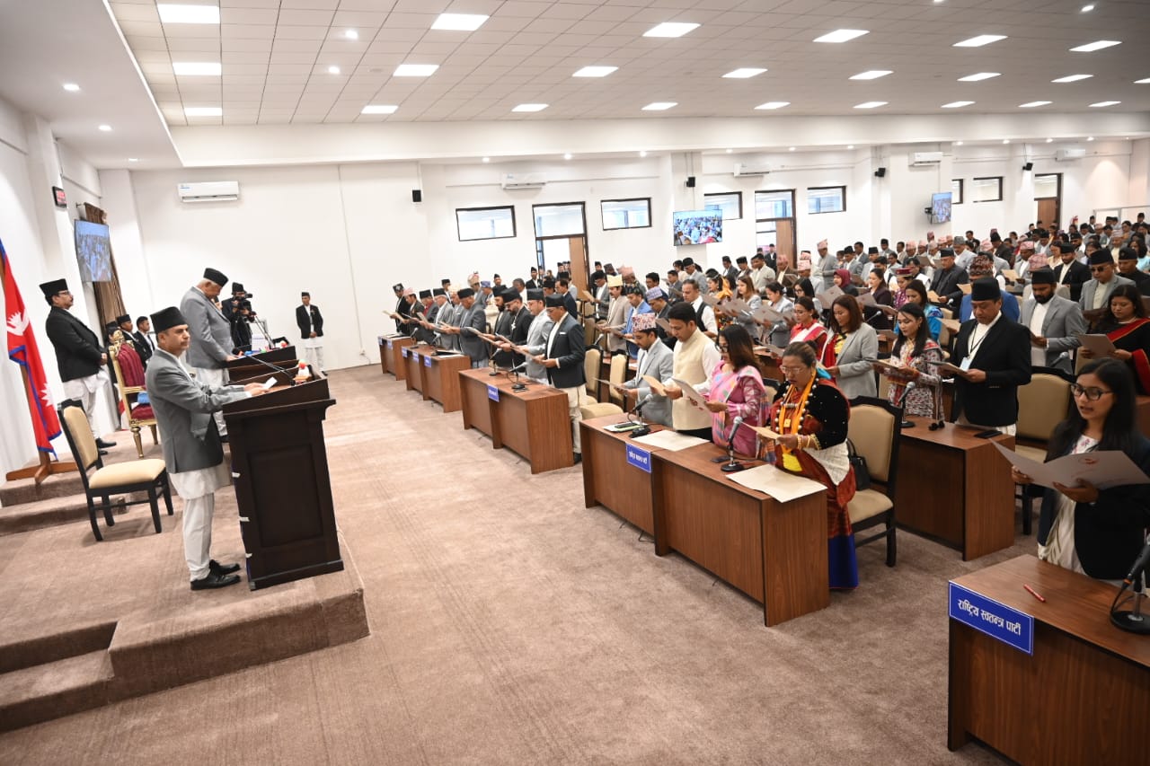 २७४ जना सांसदले लिए शपथ