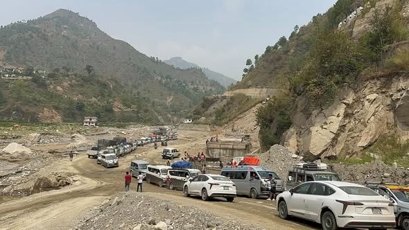 बीपी राजमार्ग एकतर्फी सञ्चालन, सावधानी अपनाउन प्रहरीको आग्रह