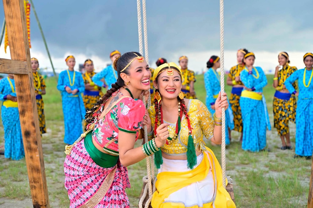 २५ वर्षपछि फेरि गुञ्जियो ‘गुराँस फुल्दा’, ‘मास्टर्नी’मा नयाँ स्वरूपमा