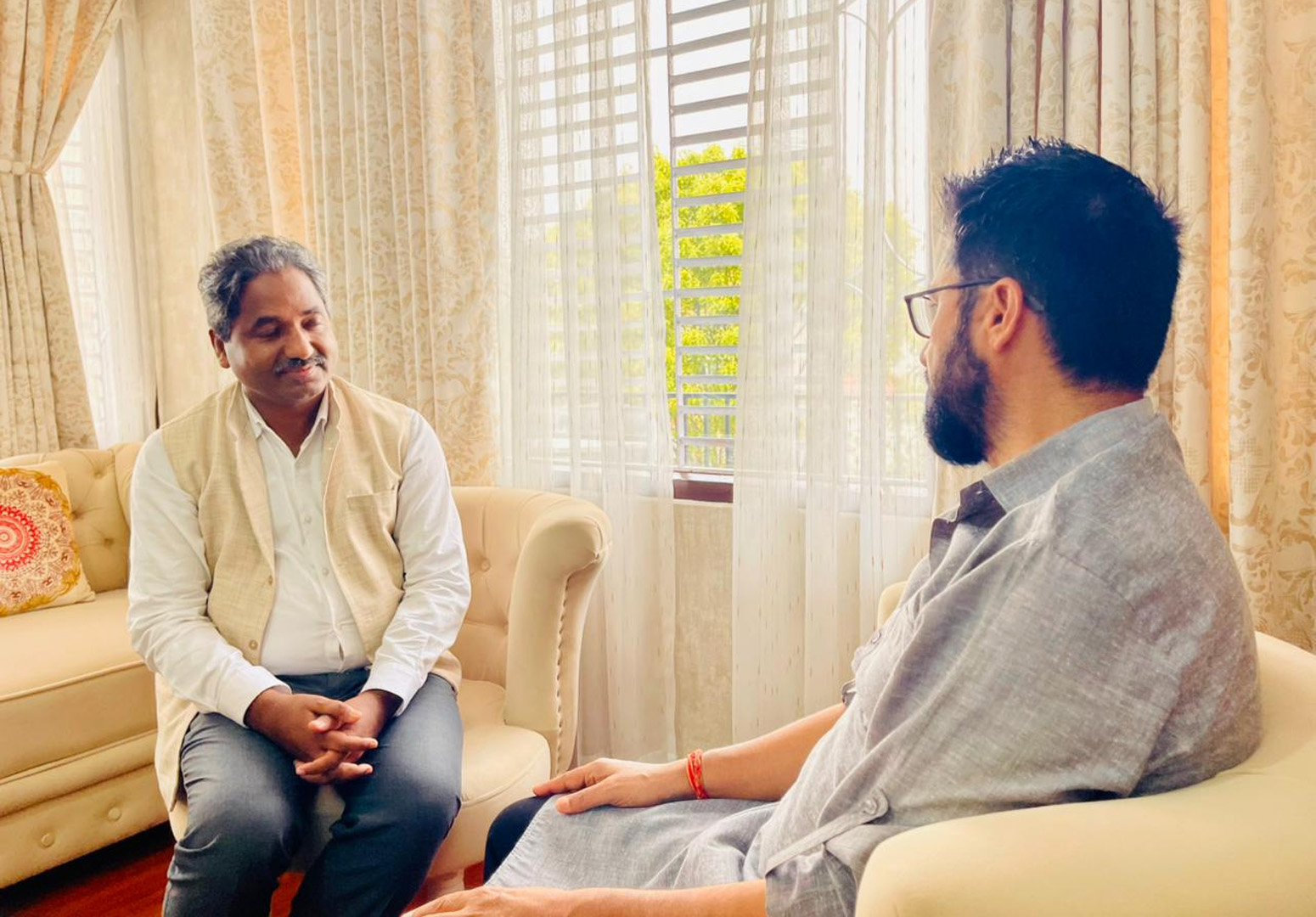 प्रभू साह र रवि लामिछानेबीच भेटवार्ता : सरकारले मधेसलाई प्राथमिकता दिने