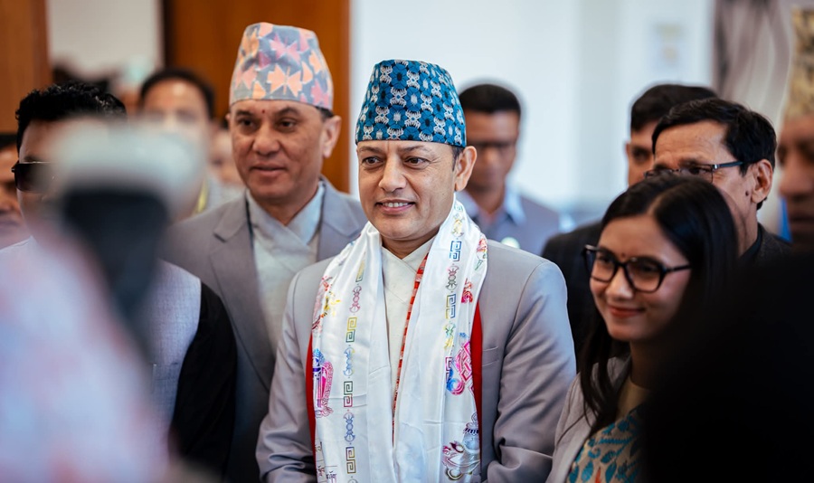 सिंह दरवारभित्रै पुगेर सभामुखको गाडीलाई चिट काटेपछि...